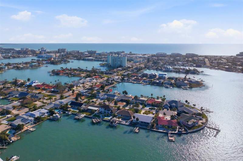 4 bedroom Single Family Residence at 6420 3rd Palm Point, Three Palms Point, St Pete Beach — photo 5
