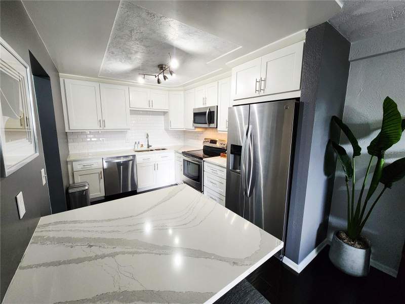 2 bedroom Condominium at 4651 1st Street #306, Racquet Club Northeast Condo The, St Petersburg — photo 4