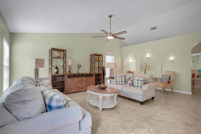 4 bedroom Single Family Residence at 2031 Berrien Drive, Deltona Lakes Unit 53, Deltona — photo 4