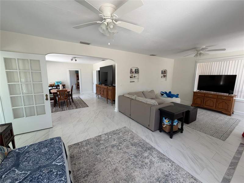 3 bedroom Single Family Residence at 850 Mandalay Avenue, Mandalay Sub, Clearwater Beach — photo 4
