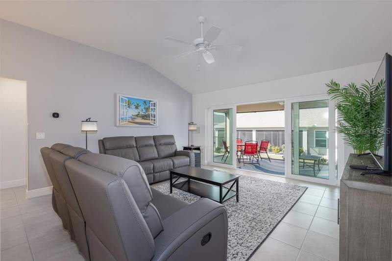 3 bedroom Single Family Residence at 2454 Youngmann Loop, The Villages, The Villages — photo 3