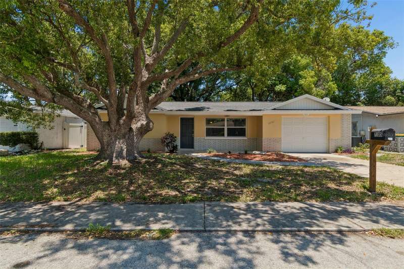 7105 OAKSHIRE DRIVE home for sale in Embassy Hills