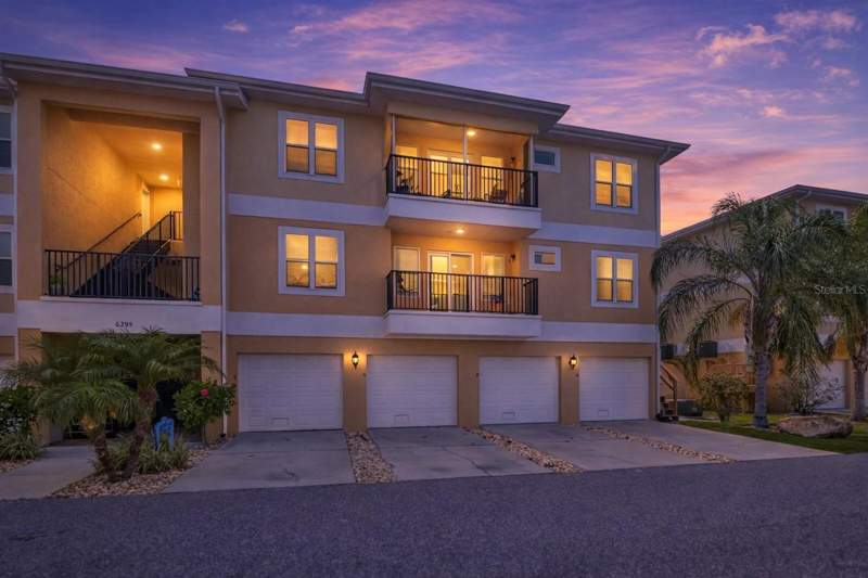 6395 BANYAN BOULEVARD #303 home for sale in Regency Palms Condos Condos for Sale: 1 Listing