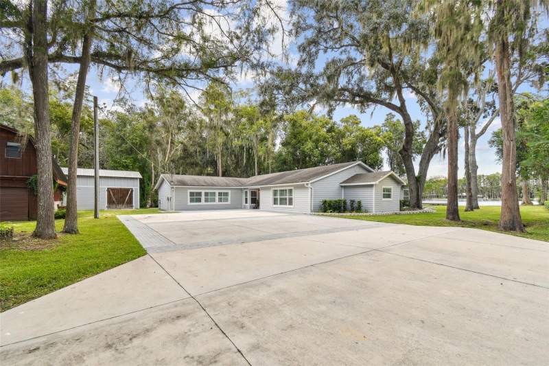 5 bedroom Single Family Residence at 17018 Dennis Road, Lutz, Lutz — photo 3