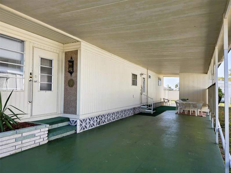 2 bedroom Mobile Home at 3312 Overcup Oak Terrace, Oakwood Manor, Sarasota — photo 3