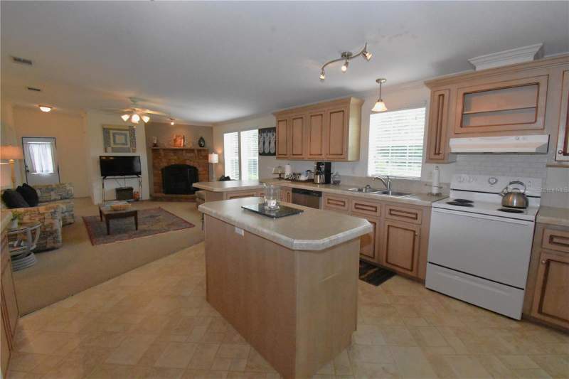 4 bedroom Manufactured Home at 11804 SE County Road 234, Micanopy, Micanopy — photo 5