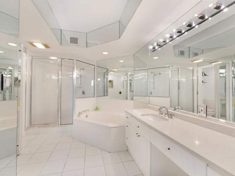 5430 Eagles Point Circle #101, Sarasota FL - photo 23 of 59