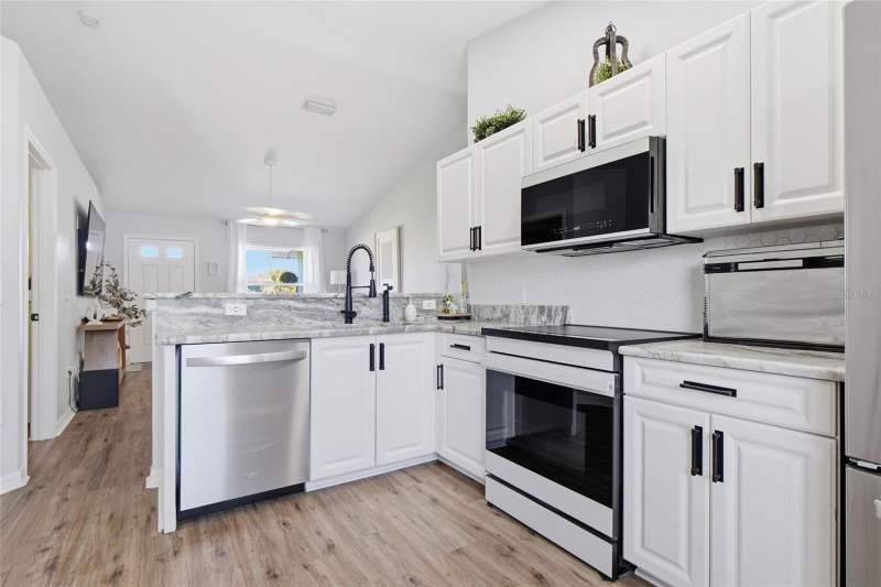 2 bedroom Single Family Residence at 5295 Drew Road, South Venice, Venice — photo 4