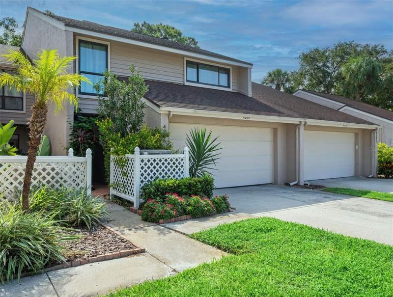 Fairway Lakes Townhomes Villag