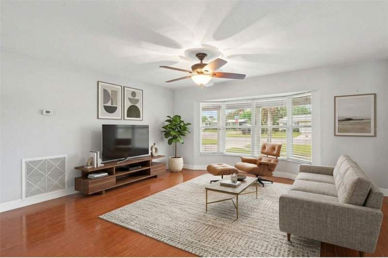 4 bedroom Single Family Residence at 4301 50th Terrace, Maximo Moorings, St Petersburg — photo 4