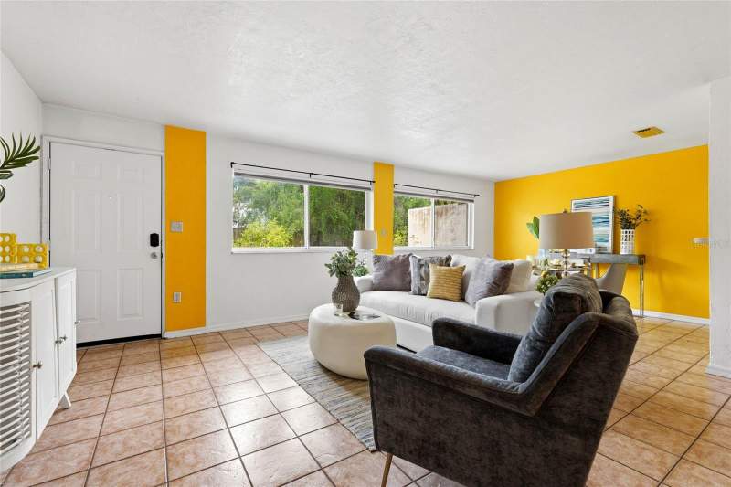 2 bedroom Condominium at 747 SE 2nd Place #10, Azalea Park, Gainesville — photo 4