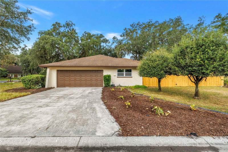 5 bedroom Single Family Residence at 1116 N Riverhills Drive, Temple Terrace Estates Rep, Temple Terrace — photo 3