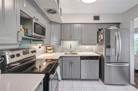 2461 Rhodesian Drive #73, Clearwater FL - photo 10 of 36