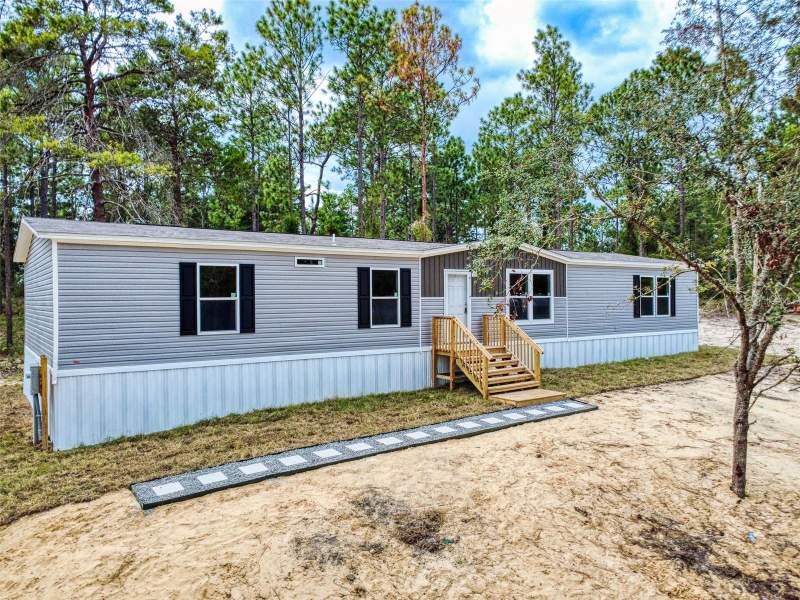730 NE 131 AVENUE home for sale in Williston Highlands