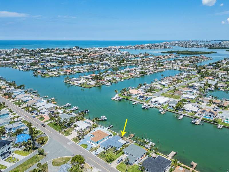 3 bedroom Single Family Residence at 720 115th Avenue, Isle Of Palms 2nd Add, Treasure Island — photo 4
