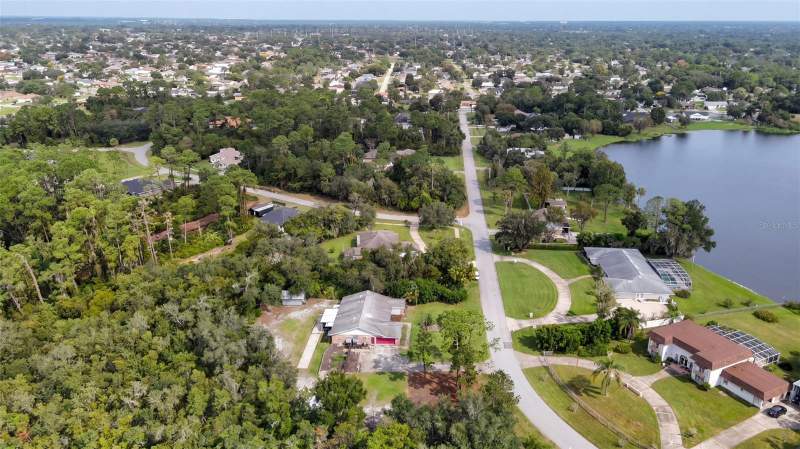 5 bedroom Single Family Residence at 650 W Lorraine Drive, Deltona Lakes Unit 11, Deltona — photo 5