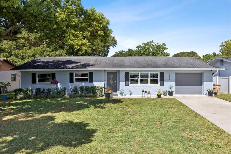 4 bedroom Single Family Residence at 27821 LOIS DRIVE, VENETIAN VILLAGE, TAVARES — photo 4