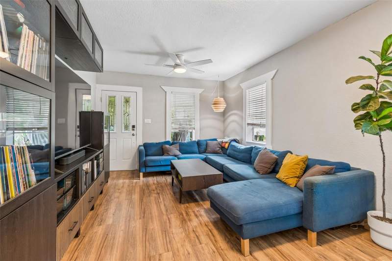 4 bedroom Single Family Residence at 1220 E Emma Street, Nebraska Heights, Tampa — photo 5