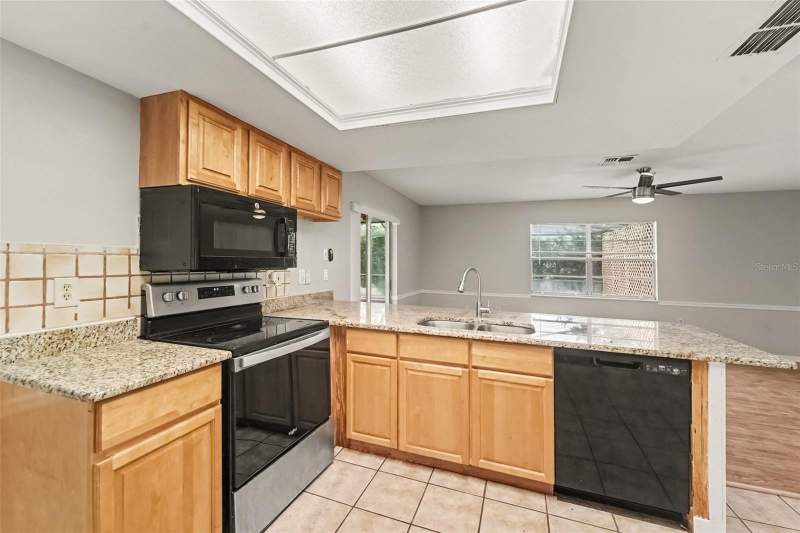 3 bedroom Single Family Residence at 5296 Freeport Drive, Spring Hill, Spring Hill — photo 5