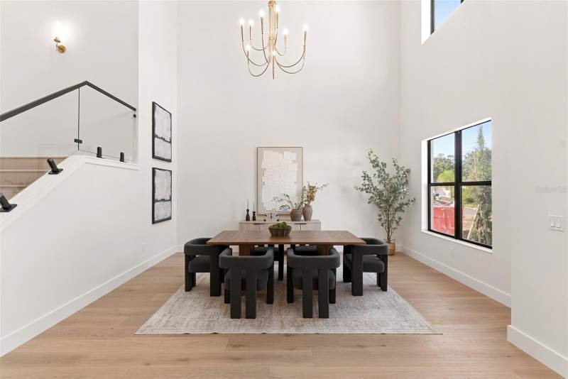 5 bedroom Single Family Residence at 812 W Kentucky Avenue, Riverside North, Tampa — photo 2