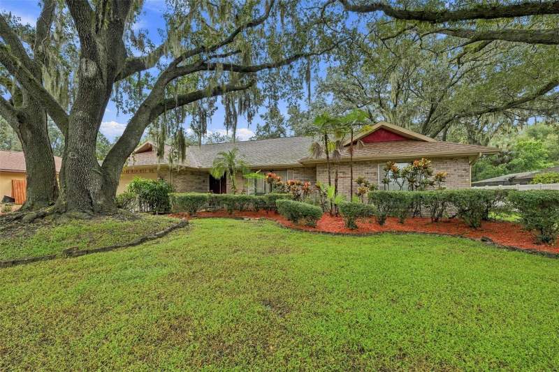 4 bedroom Single Family Residence at 2609 Manor Oak Drive, High Oaks Manor, Valrico — photo 2