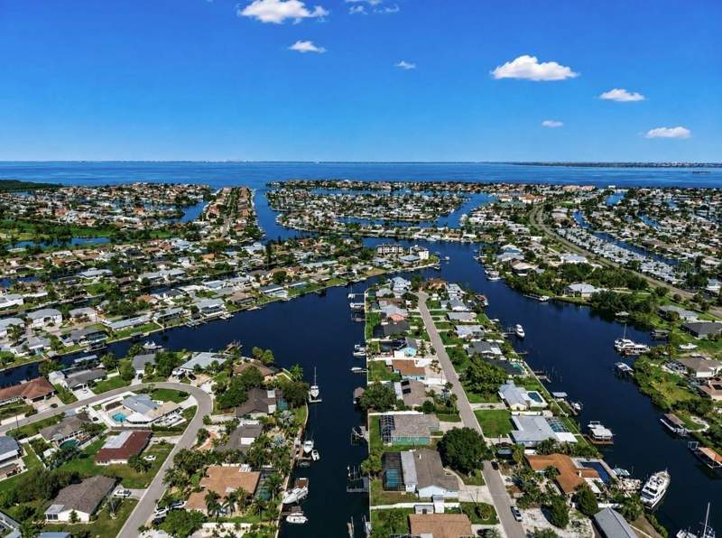 3 bedroom Single Family Residence at 708 Spanish Main Drive, Apollo Beach Unit Two, Apollo Beach — photo 4