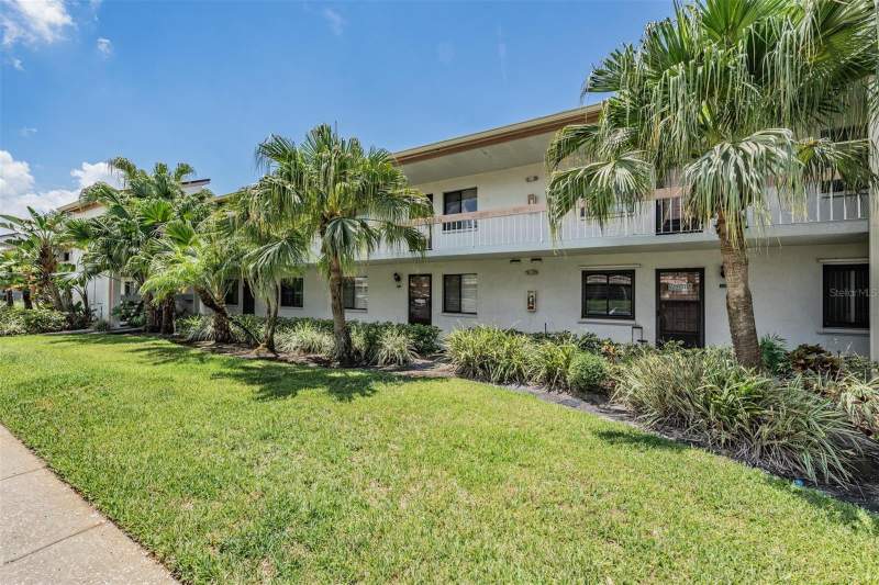 2 bedroom Condominium at 112 Lakeview Place #12, East Lake Woodlands Condo, Oldsmar — photo 1