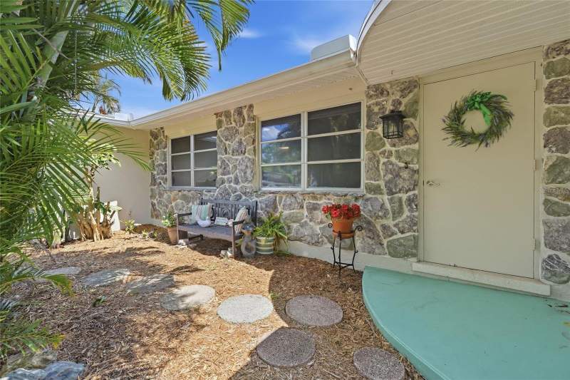 2 bedroom Single Family Residence at 437 Beach Park Boulevard, Beach Park, Venice — photo 5
