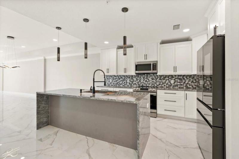 3 bedroom Condominium at 211 Dolphin Point #401, La Brisa Del Mar Condo Unit 401, Clearwater Beach — photo 5