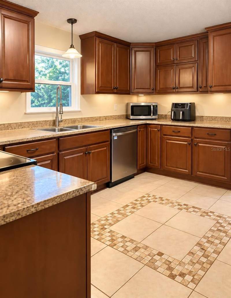 4 bedroom Manufactured Home at 8809 Treasure Island Road, Leesburg, Leesburg — photo 5