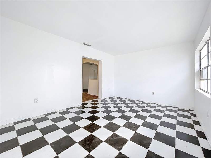 3 bedroom Single Family Residence at 201 N East Street, Avalon Park Sub, Leesburg — photo 4