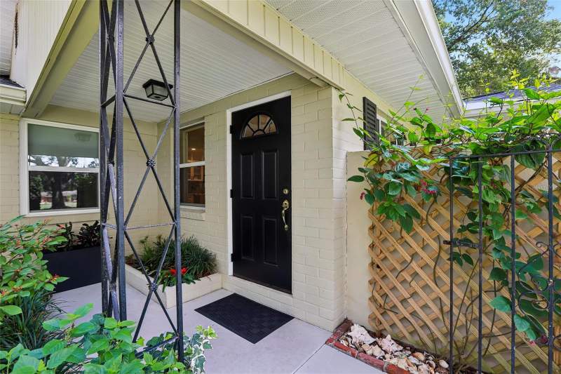 4 bedroom Single Family Residence at 204 S Burlingame Avenue, Temple Terrace Estates Sec 22, Temple Terrace — photo 4