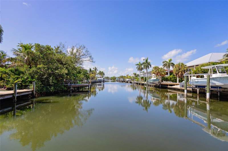 4 bedroom Single Family Residence at 607 S Bay Boulevard, Wells Bay Harbor Sec A, Anna Maria — photo 4