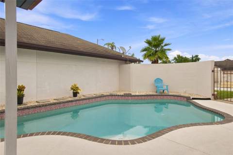 7123 Silvermill Drive, Tampa FL - photo 9 of 71