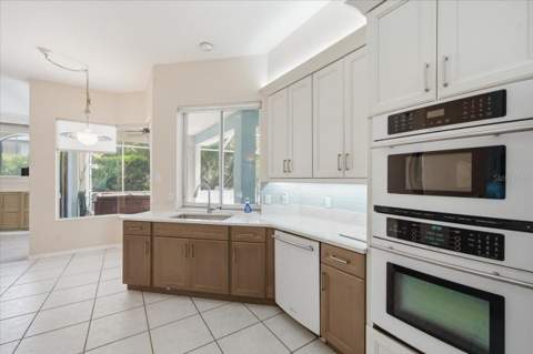 8402 Maybelle Drive, Weeki Wachee FL - photo 23 of 79