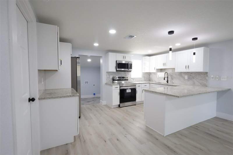 4 bedroom Single Family Residence at 505 Clearfield Road, Brandon Terrace Park Unit 1, Brandon — photo 5