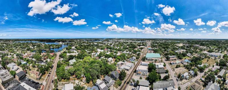 5 bedroom Single Family Residence at 133 N Pinellas Avenue, Tarpon Spgs Official Map, Tarpon Springs — photo 2