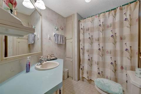 106 N Saint George Circle, Apollo Beach FL - photo 20 of 45