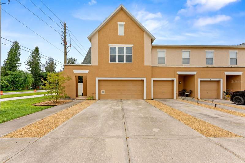 3 bedroom Townhouse at 4363 Tyler Circle, Las Palmas Twnhms, St Petersburg — photo 2