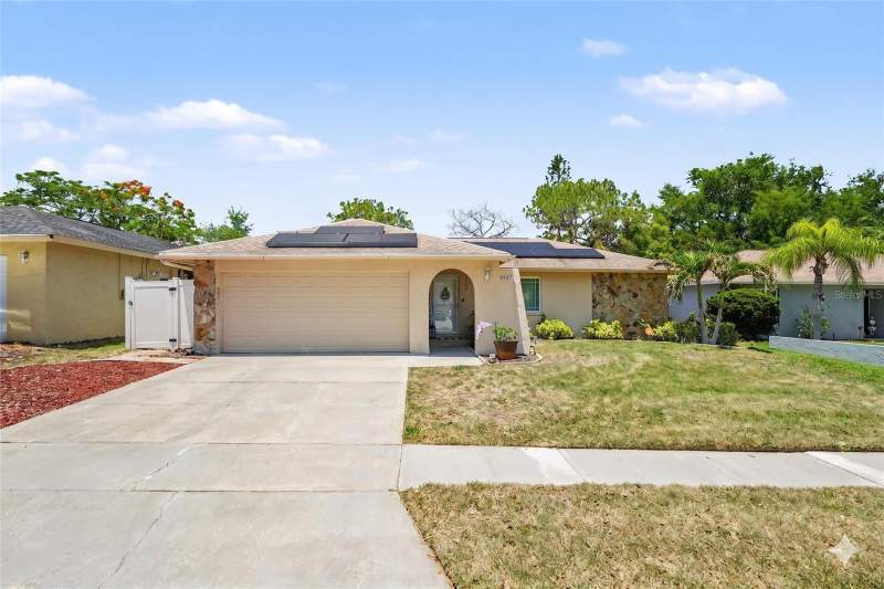 4 bedroom Single Family Residence at 2627 Surrey Drive, Country Grove Sub, Palm Harbor — photo 2