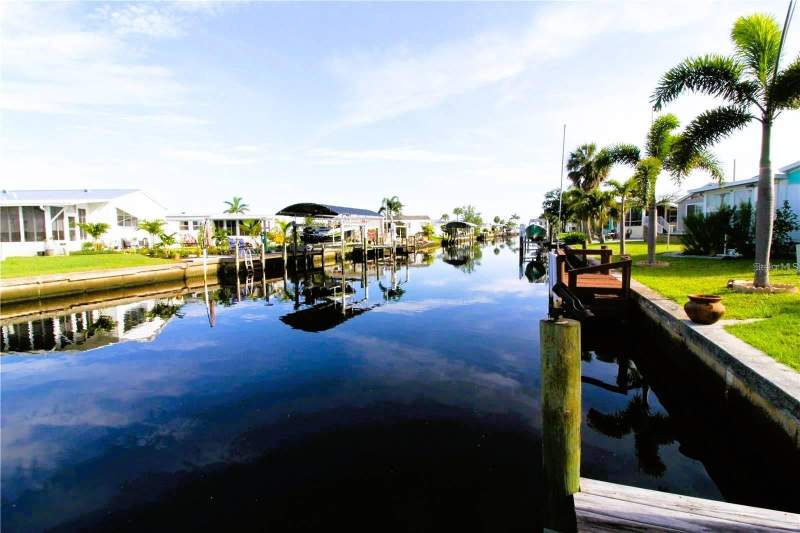 3 bedroom Manufactured Home at 3127 Bayside Parkway, Pelican Harbor Mob Home Estates, Punta Gorda — photo 4