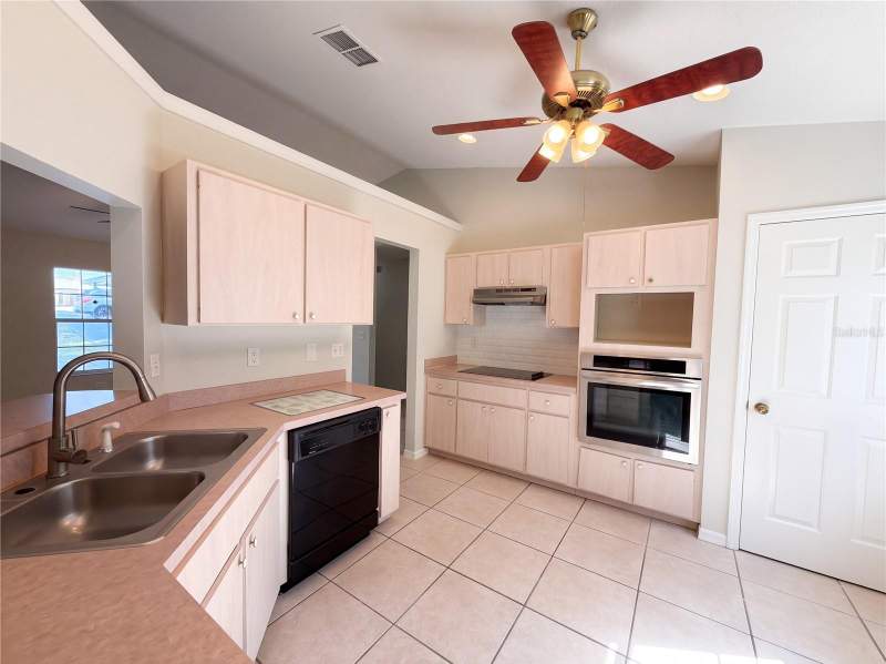 3 bedroom Single Family Residence at 52 Redwood Trace, Silver Springs Shores Unit 21, Ocala — photo 2