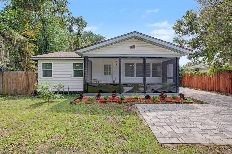 1106 W HIAWATHA STREET home for sale in Riviera