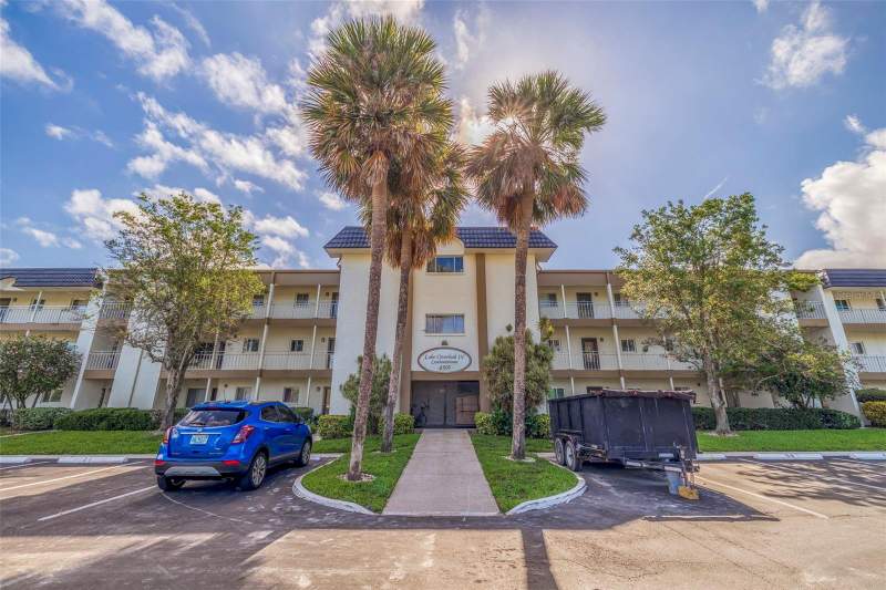 4595 CHANCELLOR STREET #105 home for sale in Lake Overlook
