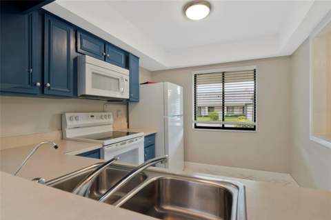 2569 Laurelwood Drive #11B, Clearwater FL - photo 7 of 38