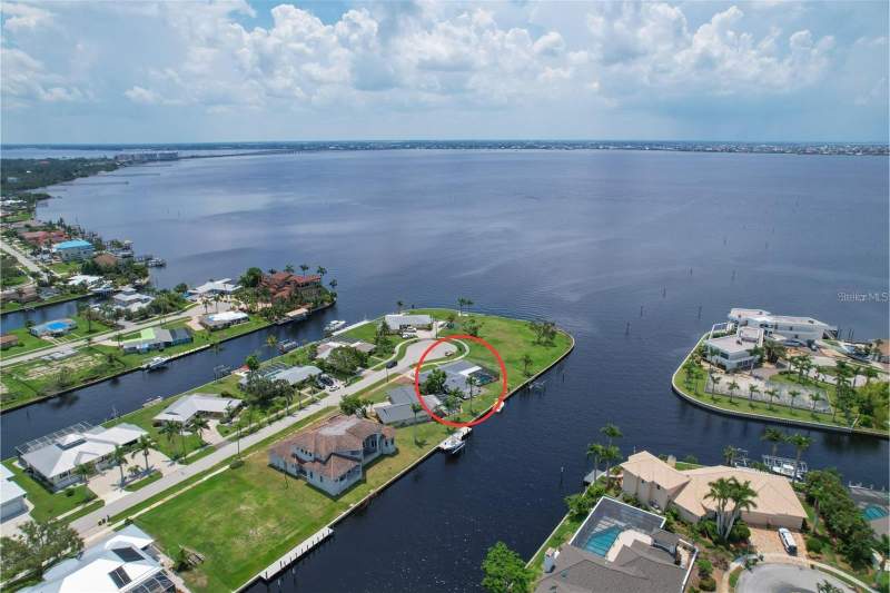 4 bedroom Single Family Residence at 258 Beeney Road, Port Charlotte Sec 040, Port Charlotte — photo 2