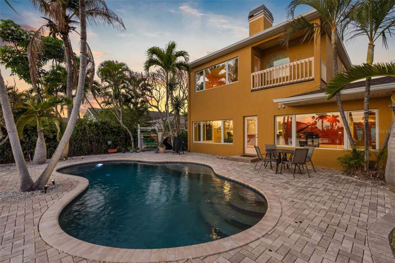 4 bedroom Single Family Residence at 11260 5th Street, Isle Of Palms 1st Add, Treasure Island — photo 2