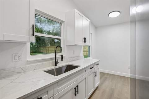 334 E Cornelius Circle, Sarasota FL - photo 16 of 26