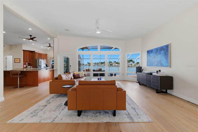 3 bedroom Single Family Residence at 661 79th Circle, South Causeway Isle 4th Add, St Petersburg — photo 3