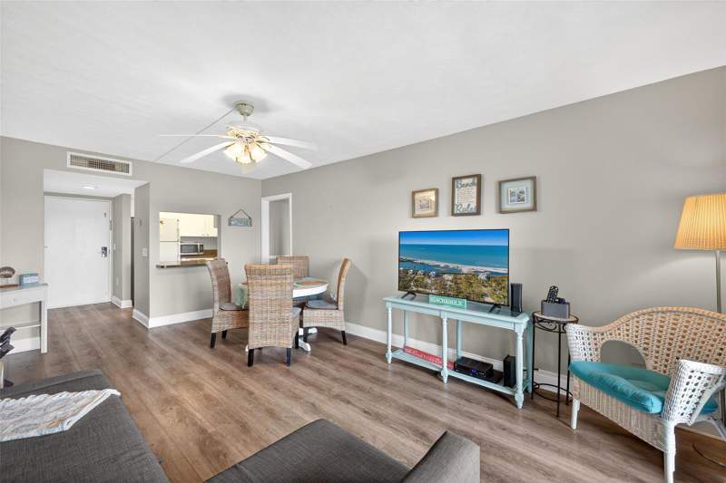1 bedroom Condominium at 19451 Gulf Boulevard #204, Bay Shores Yacht & Tennis Club, Indian Shores — photo 4